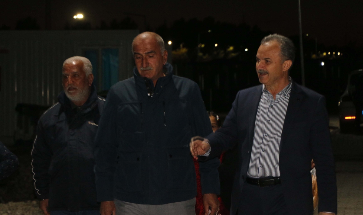 Başkan Kılınç, Konteyner kentte kapı kapı gezerek vatandaşları dinledi