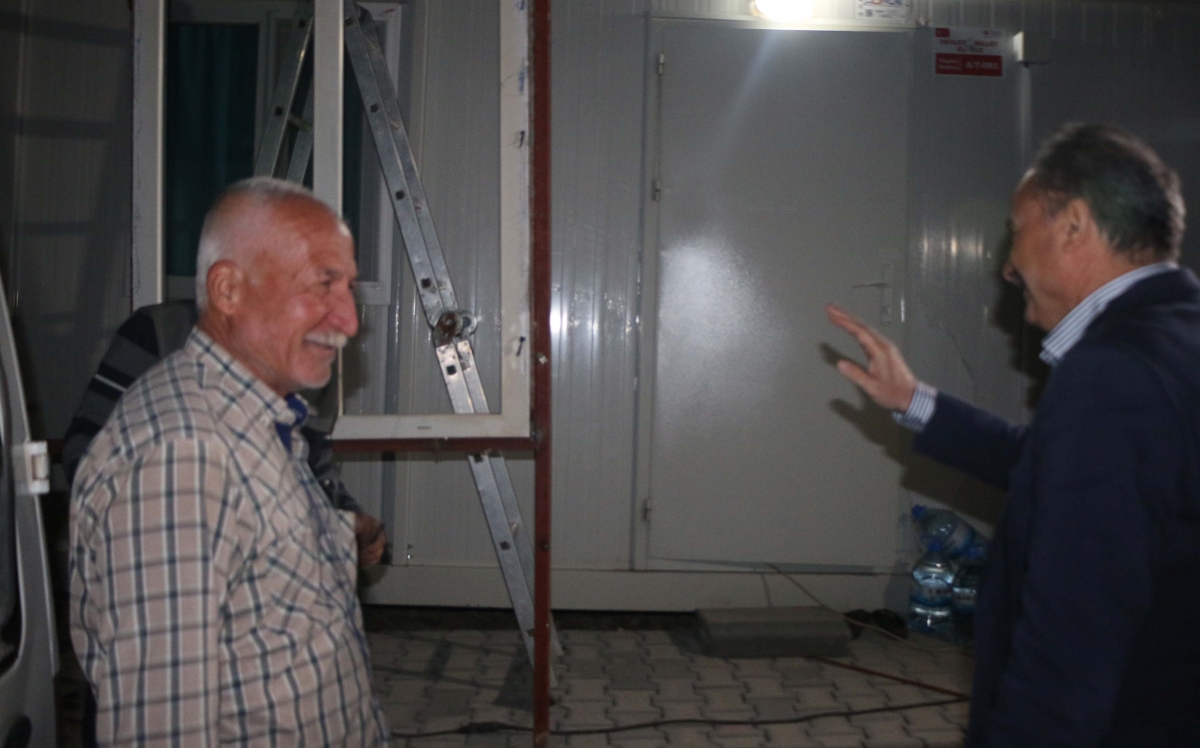 Başkan Kılınç, Konteyner kentte kapı kapı gezerek vatandaşları dinledi