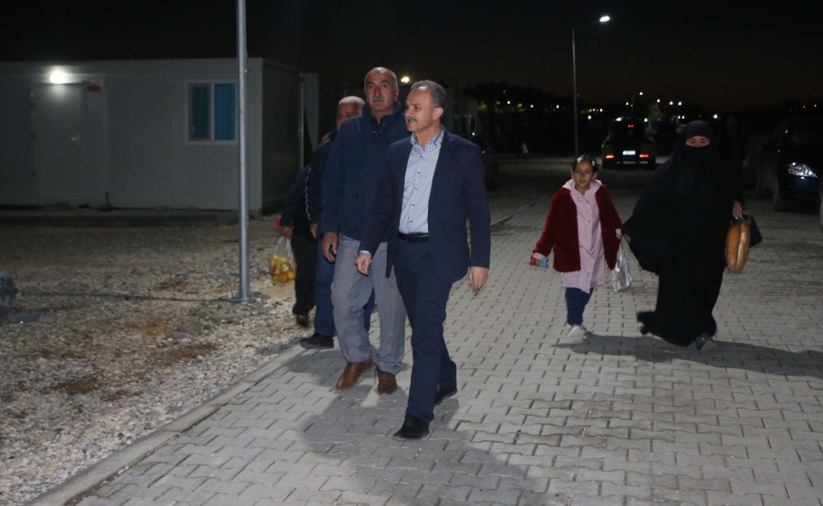 Başkan Kılınç, Konteyner kentte kapı kapı gezerek vatandaşları dinledi