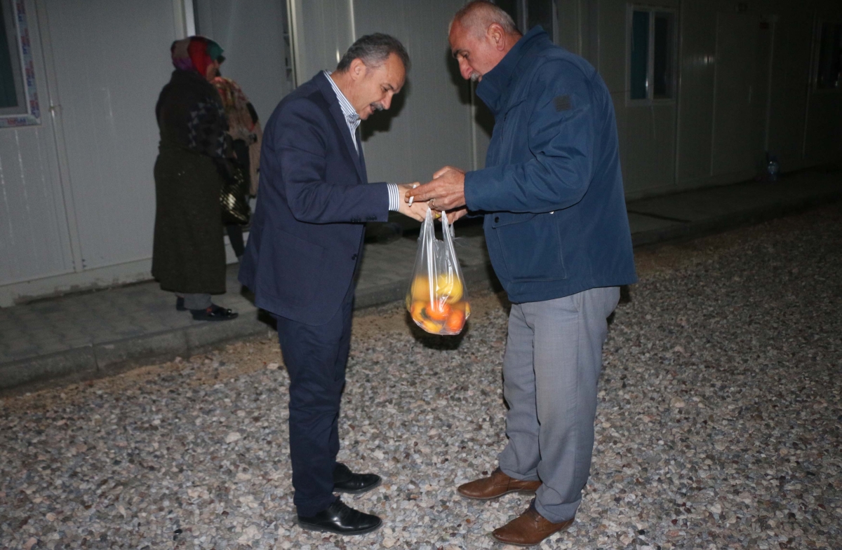 Başkan Kılınç, Konteyner kentte kapı kapı gezerek vatandaşları dinledi
