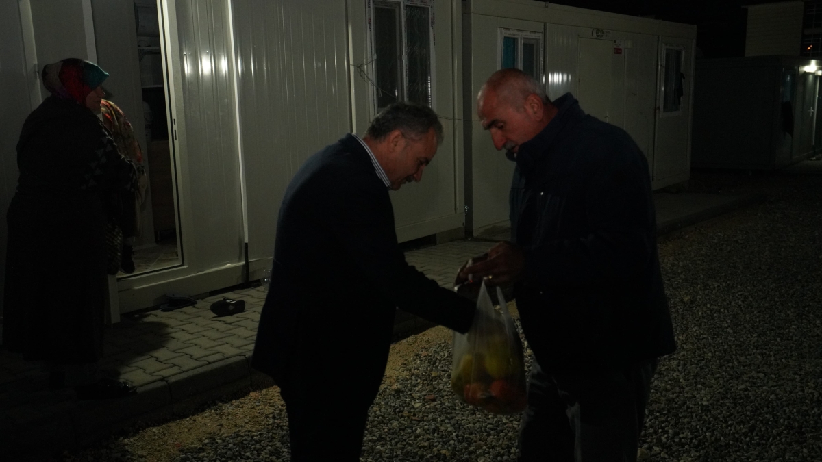 Başkan Kılınç, Konteyner kentte kapı kapı gezerek vatandaşları dinledi