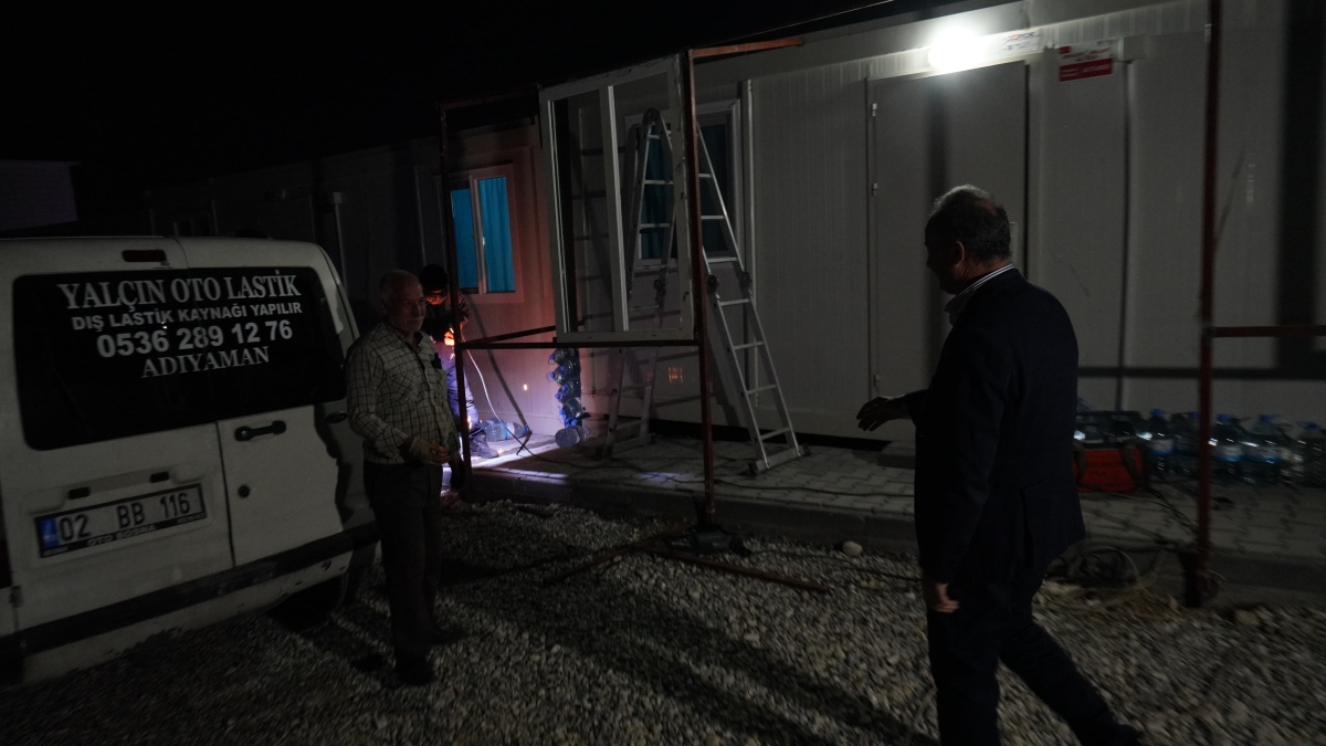 Başkan Kılınç, Konteyner kentte kapı kapı gezerek vatandaşları dinledi
