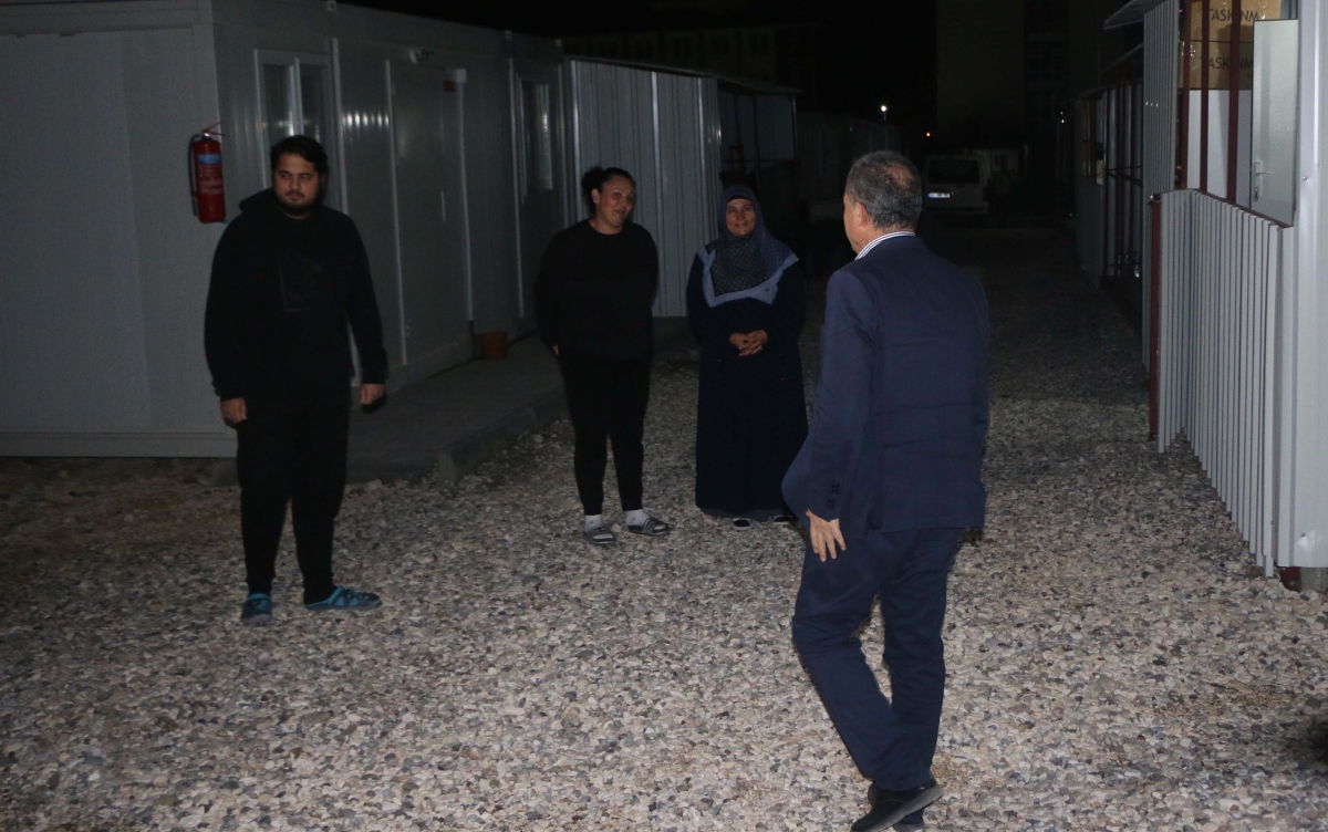 Başkan Kılınç, Konteyner kentte kapı kapı gezerek vatandaşları dinledi