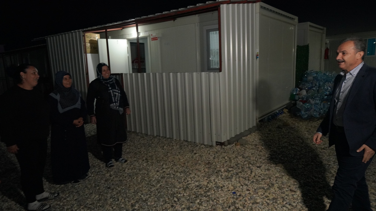 Başkan Kılınç, Konteyner kentte kapı kapı gezerek vatandaşları dinledi