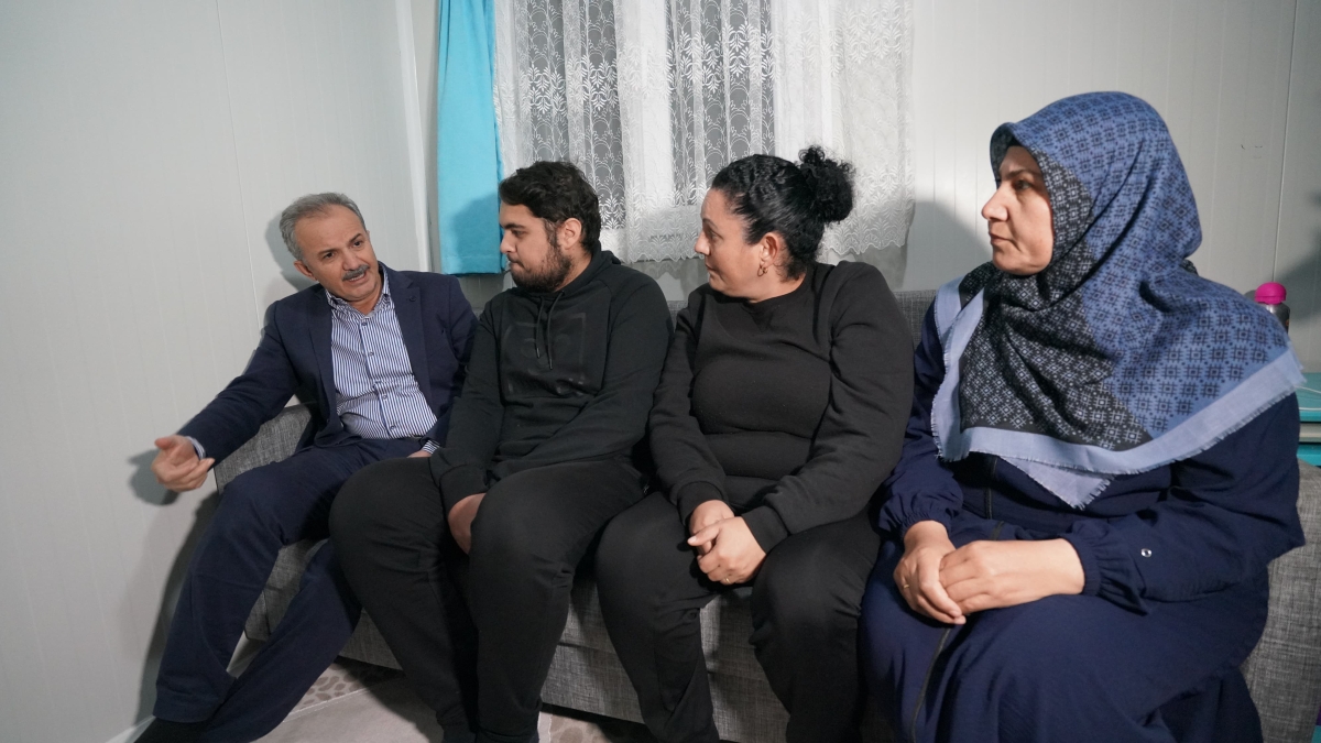 Başkan Kılınç, Konteyner kentte kapı kapı gezerek vatandaşları dinledi