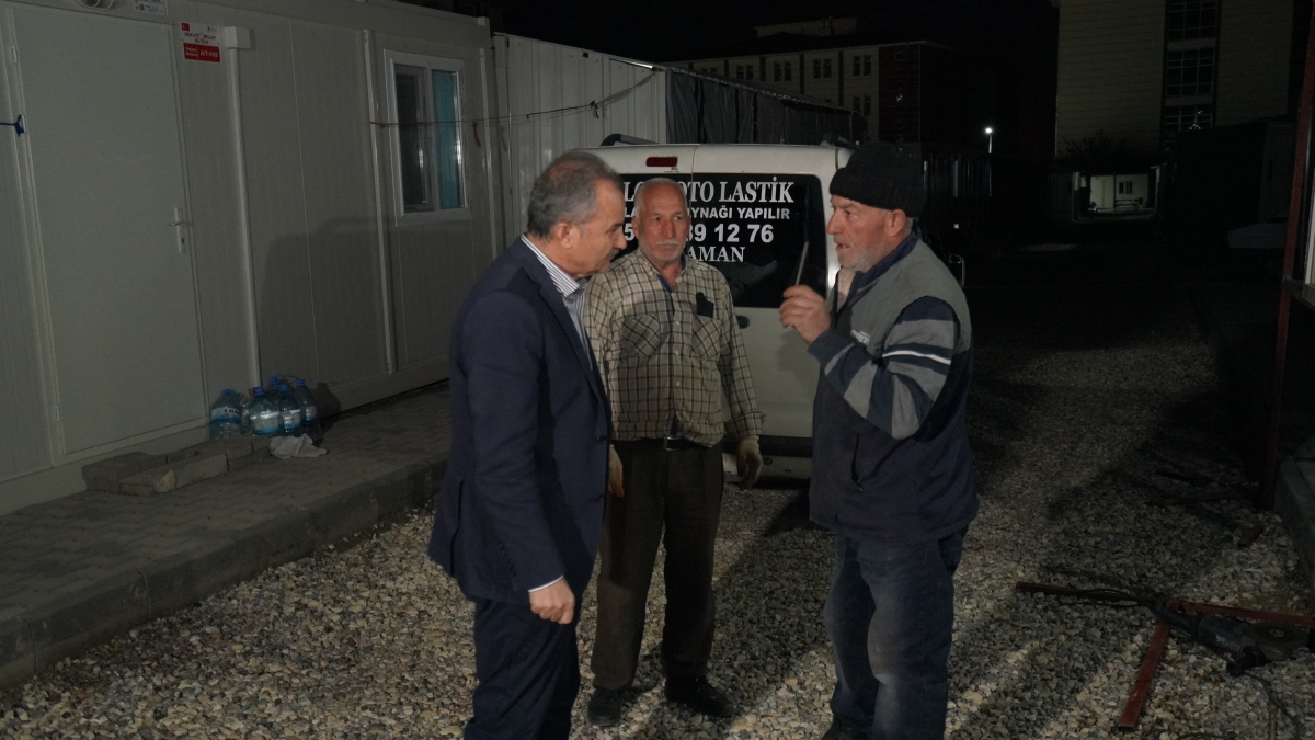 Başkan Kılınç, Konteyner kentte kapı kapı gezerek vatandaşları dinledi