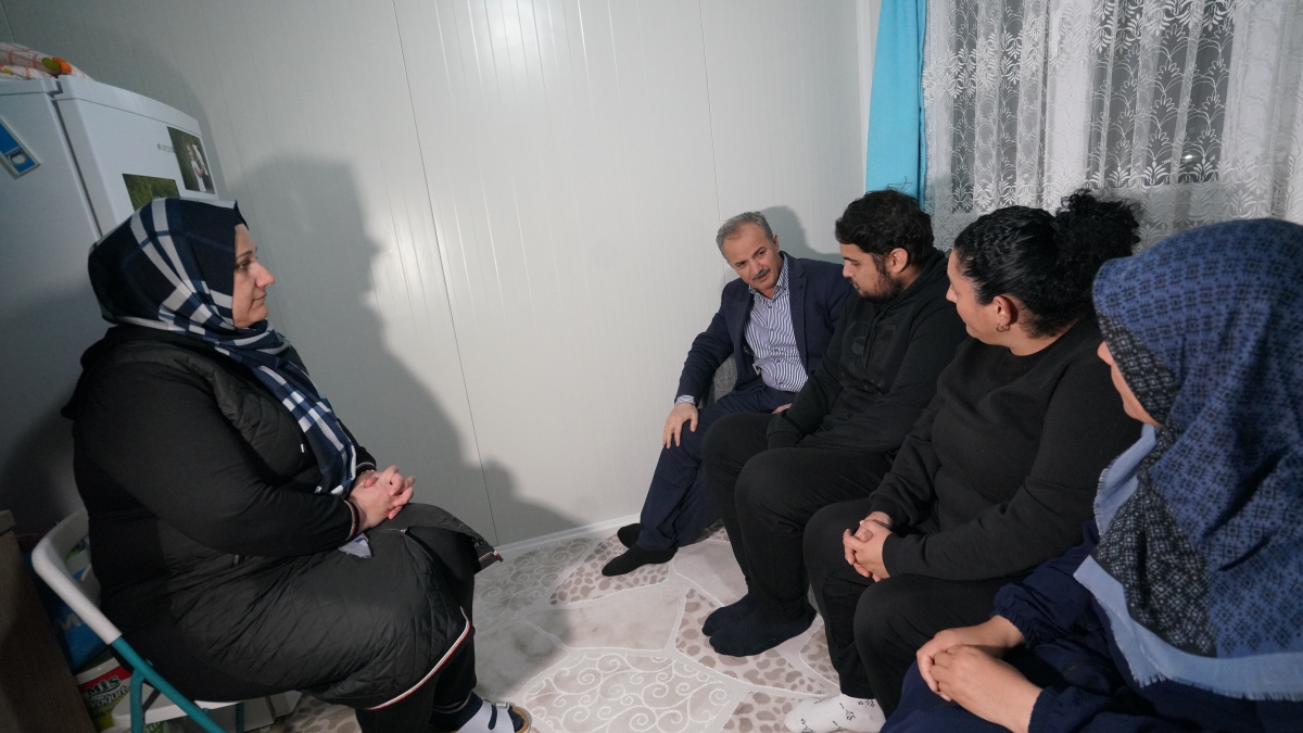 Başkan Kılınç, Konteyner kentte kapı kapı gezerek vatandaşları dinledi
