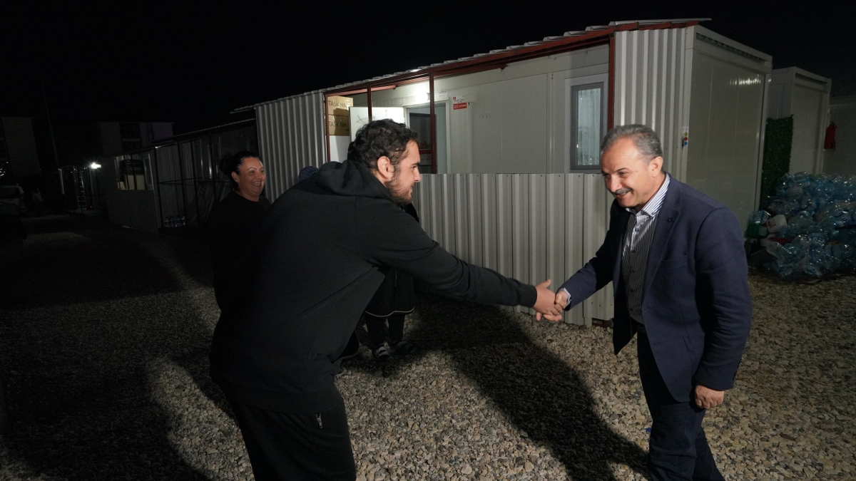 Başkan Kılınç, Konteyner kentte kapı kapı gezerek vatandaşları dinledi