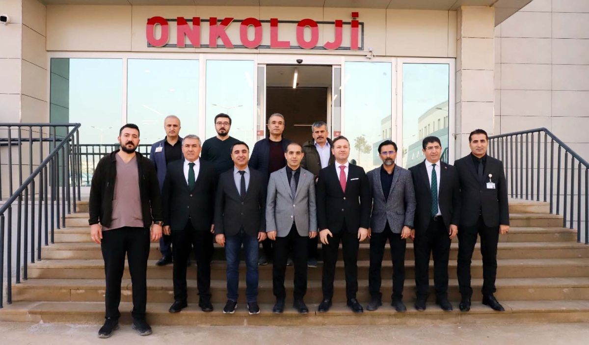 Sağlık Müdürü Prof.Dr. Mehmet Şirik, Onkoloji Merkezi'ndeki hastaları ziyaret etti