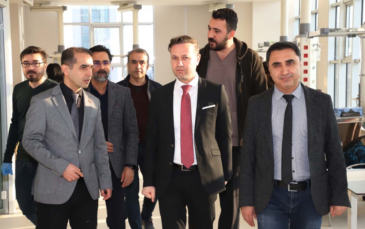 Sağlık Müdürü Prof.Dr. Mehmet Şirik, Onkoloji Merkezi'ndeki hastaları ziyaret etti