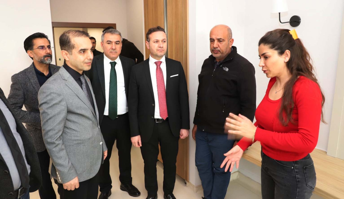 Sağlık Müdürü Prof.Dr. Mehmet Şirik, Onkoloji Merkezi'ndeki hastaları ziyaret etti