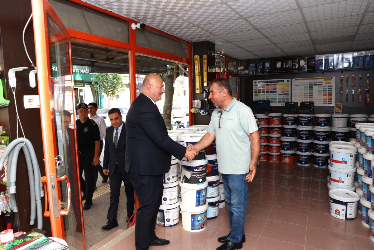 Vali Abdullah Küçük Sıratut Mahallesi esnaflarıyla buluştu