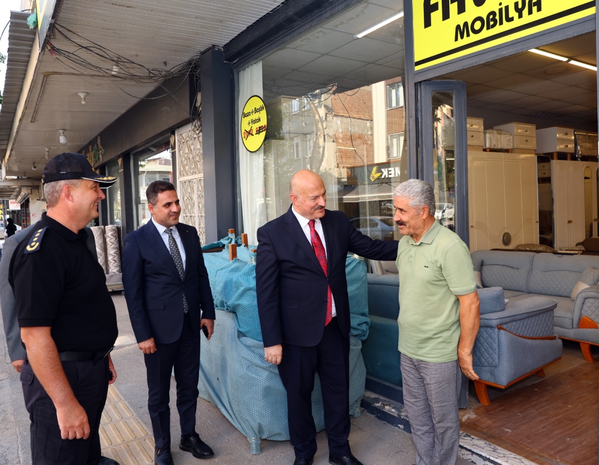Vali Abdullah Küçük Sıratut Mahallesi esnaflarıyla buluştu
