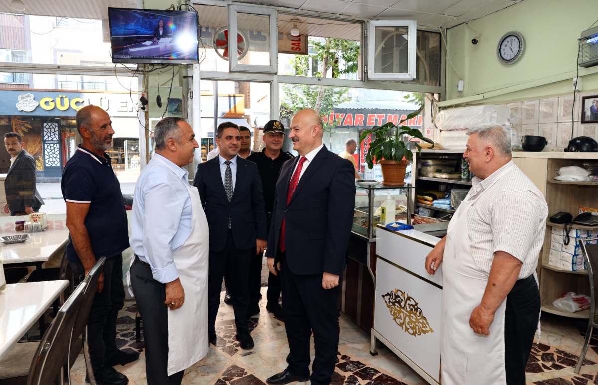Vali Abdullah Küçük Sıratut Mahallesi esnaflarıyla buluştu