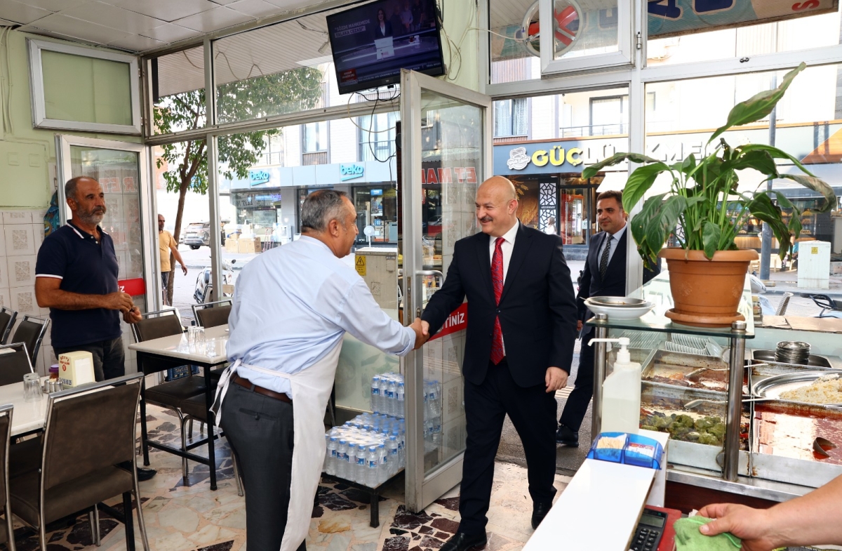 Vali Abdullah Küçük Sıratut Mahallesi esnaflarıyla buluştu
