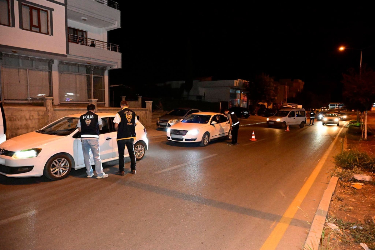 Adıyaman’da Huzur Uygulaması: 1740 şüpheli ve 406 araç denetlendi