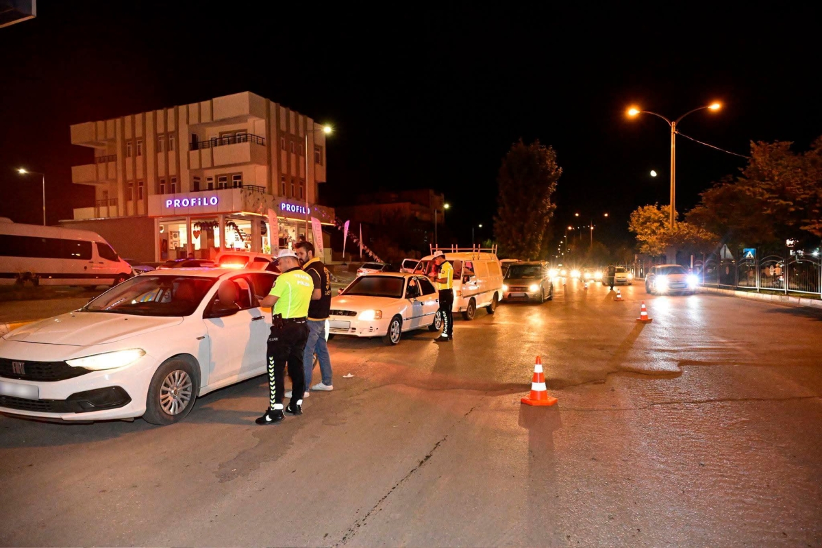Adıyaman’da Huzur Uygulaması: 1740 şüpheli ve 406 araç denetlendi
