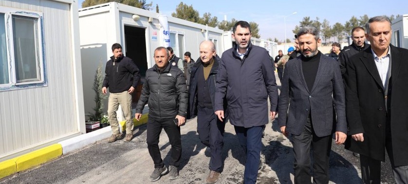 Bakan Kurum: Adıyaman’a yaklaşık 15 bin kişinin yaşayacağı 3 bin geçici barınma evleri yapılıyor