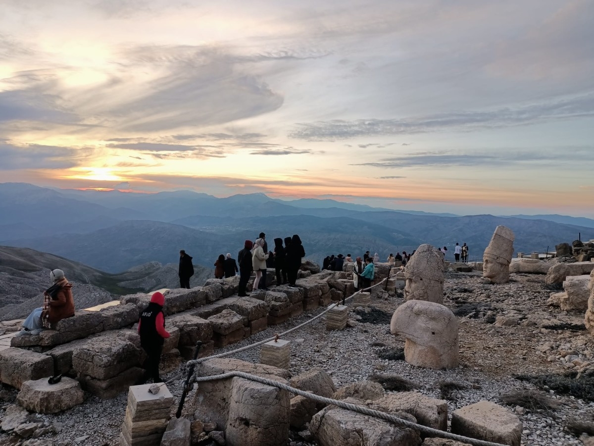 Ramazan Bayramı'nda Nemrut Dağı'na ziyaretçi akını