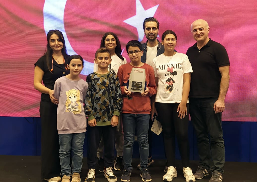 SANKO Okulları Öğrencileri VEX IQ Robotik Yarışmasından iki ödülle döndü