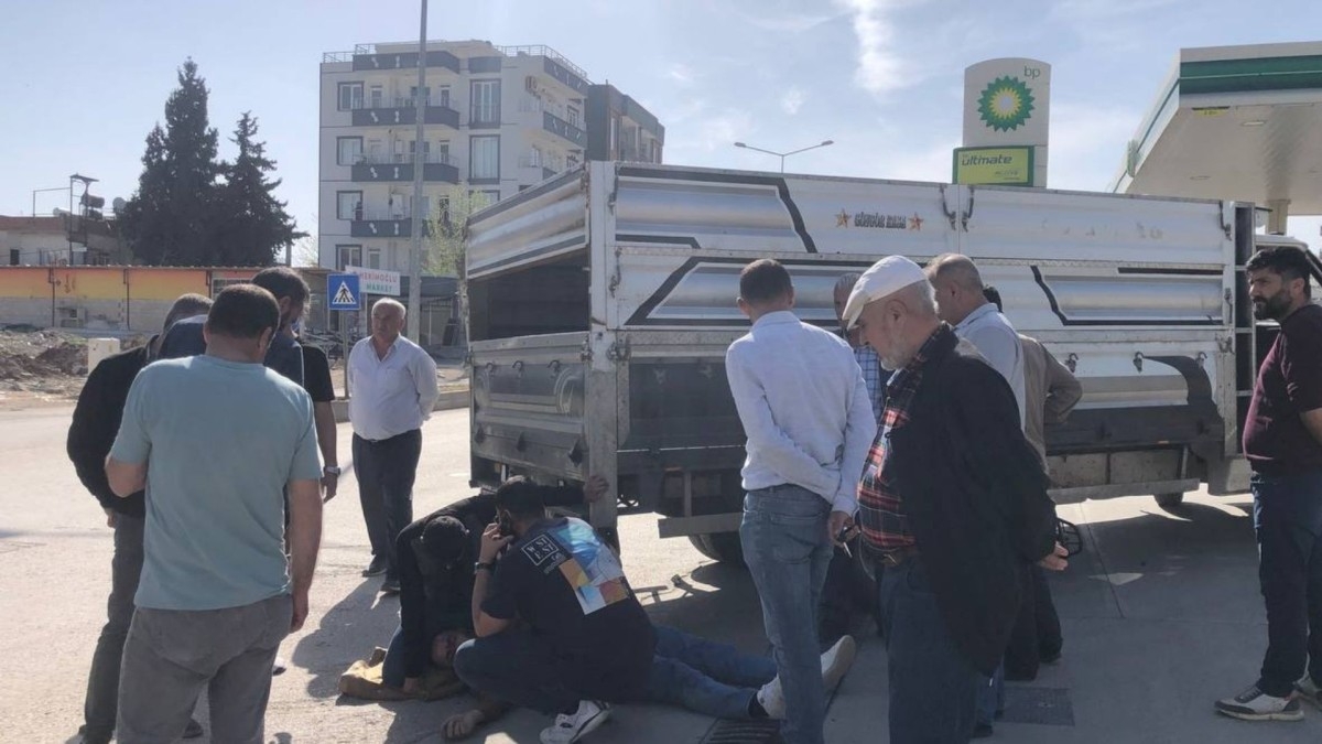 Kamyonetle çarpışan motor sürücüsü hayatını kaybetti  - Videolu Haber