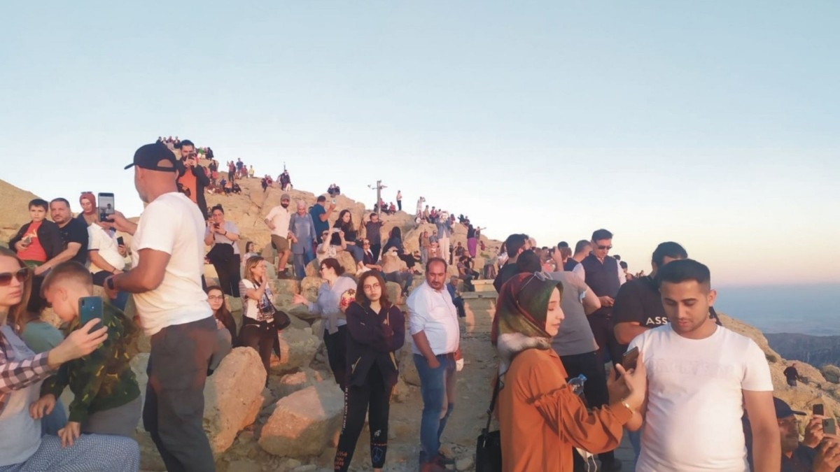 Nemrut Dağı bayramda yerli turistleri ağırladı