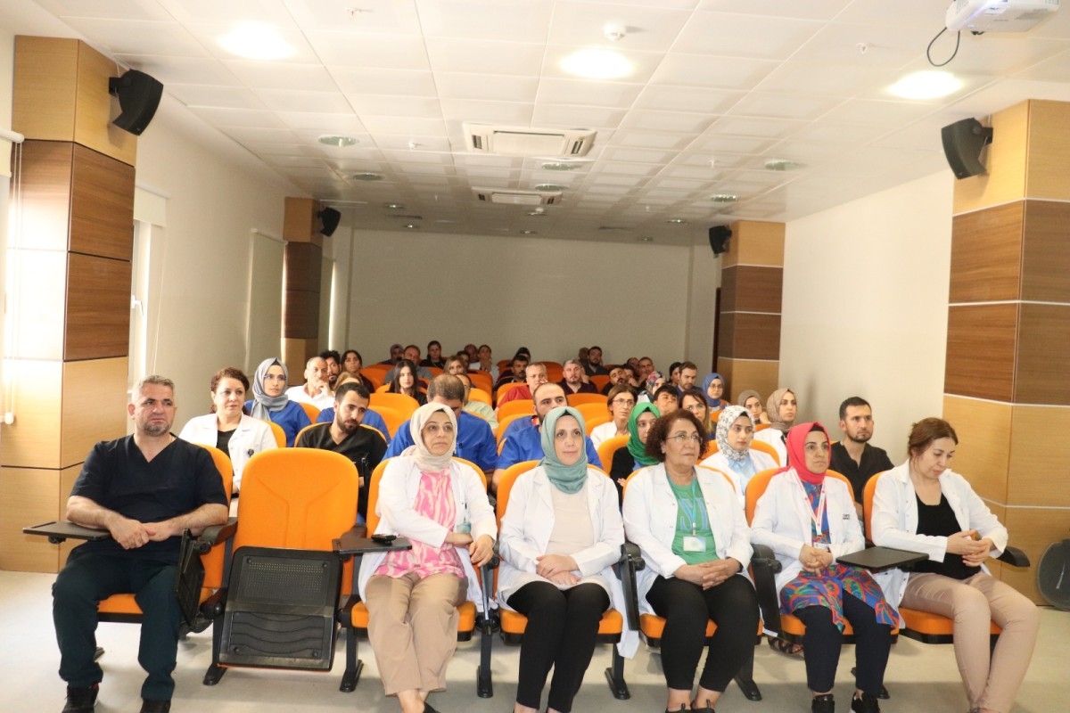 Doç. Dr. Çelik, kuduz hastalığı konusunda uyardı