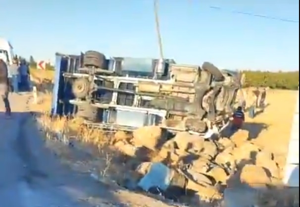 Şanlıurfa’da kamyonet ile otomobil çarpıştı: 6 yaralı