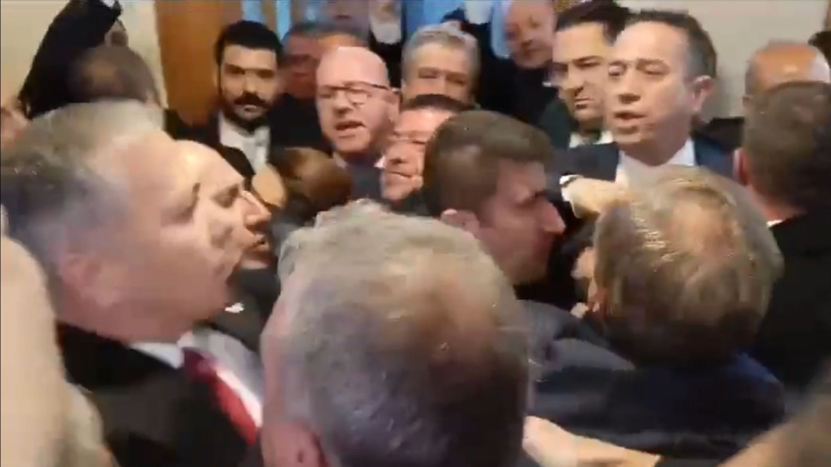 Plan ve Bütçe Komisyonu’nda gergin anlar: Bakan Yerlikaya ile CHP’li Ali Mahir Başarır tartıştı