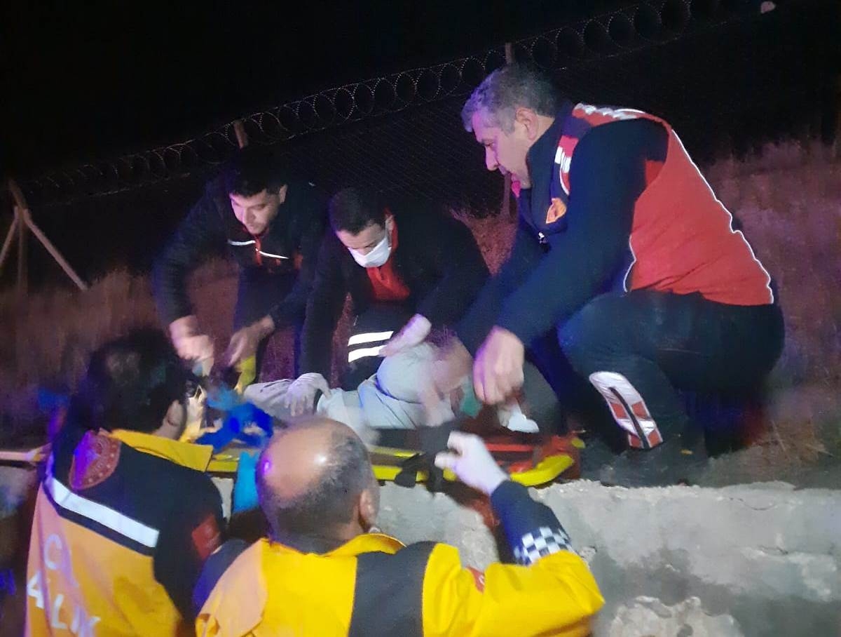Kamyonetle minibüsün karıştığı kazada 4 kişi yaralandı