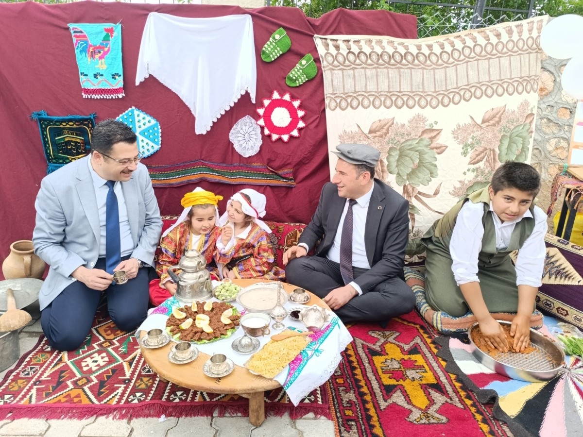 Bölükyayla Ortaokulu TÜBİTAK 4006 Bilim Fuarı’na ev sahipliği yaptı