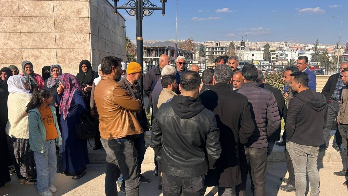 Adıyaman’da 7 aydır içme suyu bulamayan Kozağaç sakinleri Valilik önünde eylem yaptı  - Videolu Haber