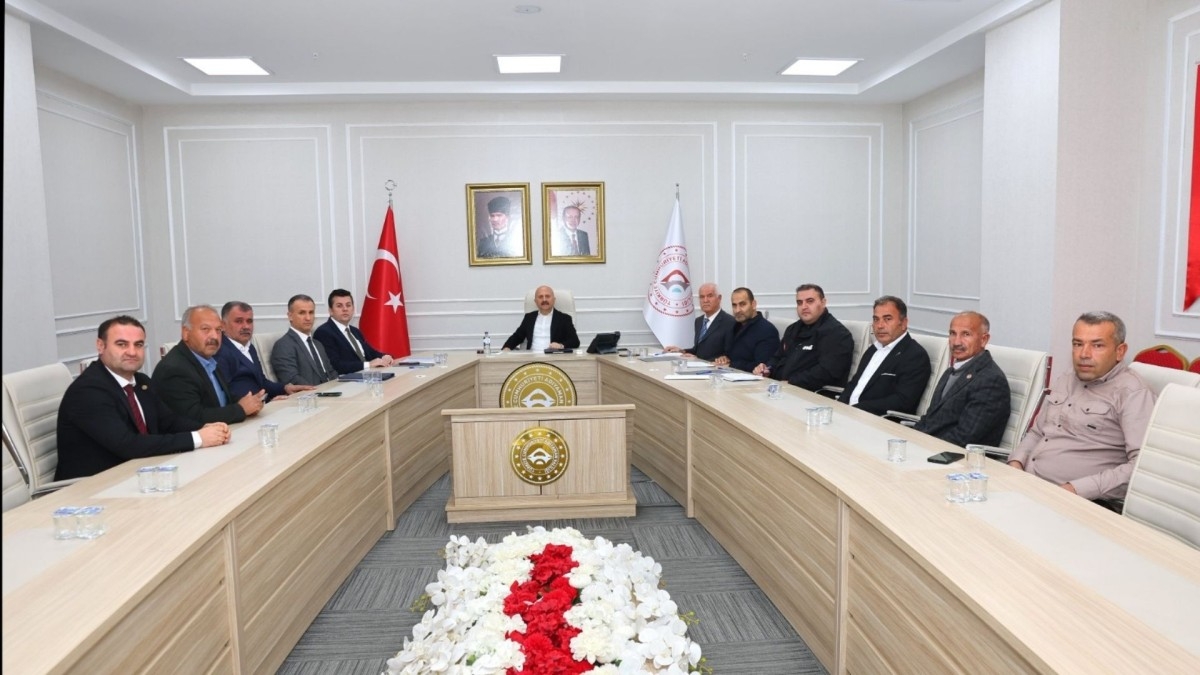Adıyaman Valisi Osman Varol köy muhtarlarıyla bir araya geldi