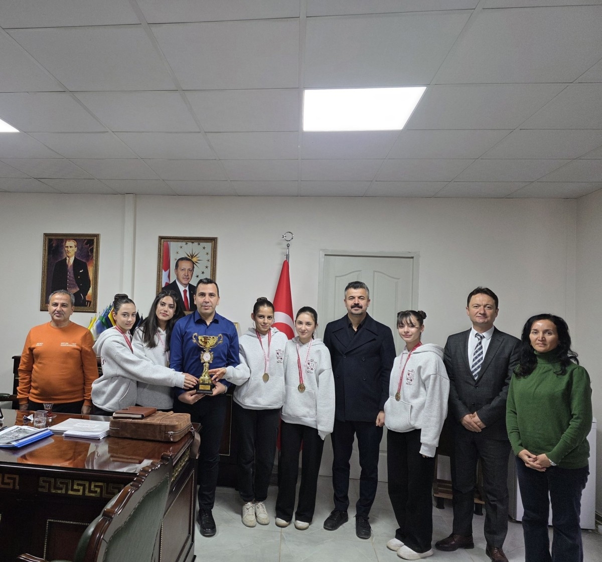 Şampiyon Badminton Takımlarından Gölbaşı Kaymakamı Kadir Algın’a ziyaret