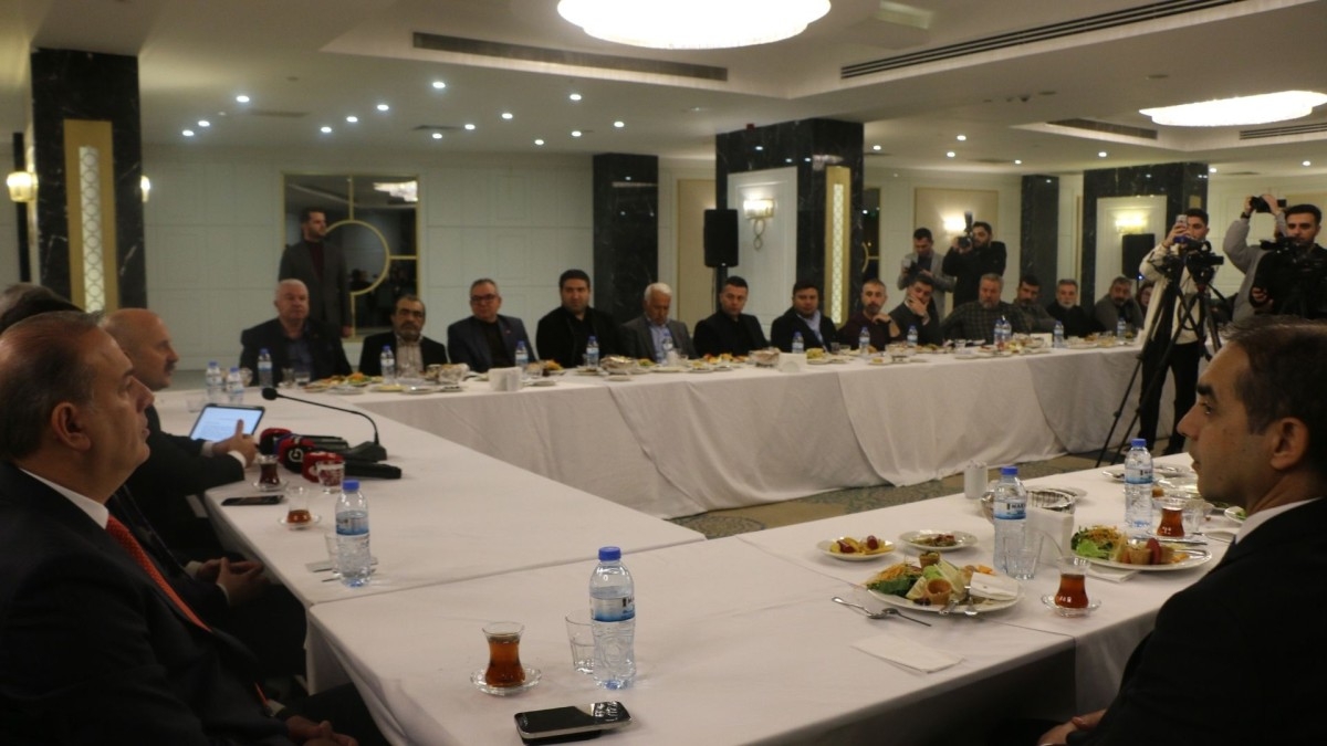 Vali Osman Varol, gazetecilerle kahvaltı programında buluştu  - Videolu Haber