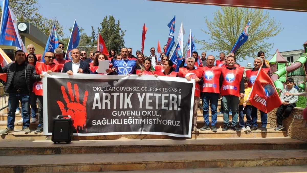Eğitim-İş Adıyaman Şubesi’nden Siverek’teki saldırıya tepki: ‘Okullar güvensiz hale getirildi’  - Videolu Haber