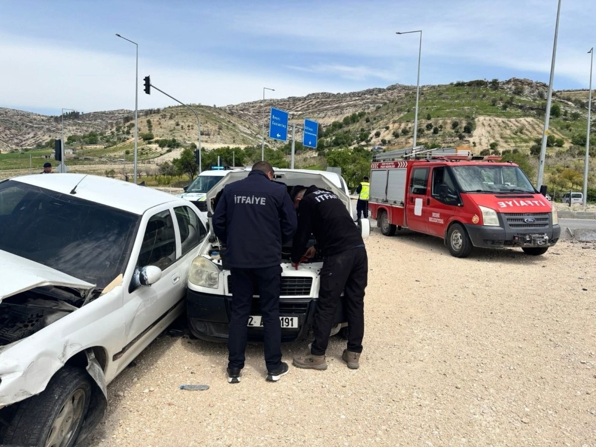 Adıyaman’da Trafik Kazası: 6 Yaralı  - Videolu Haber