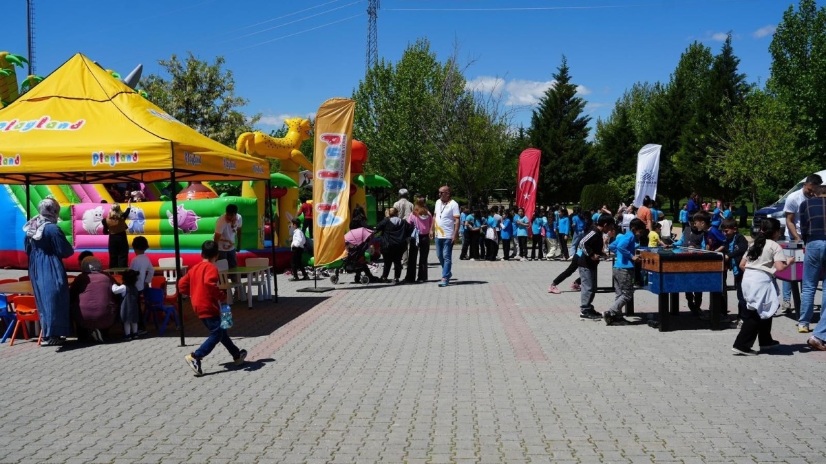 Adıyaman Belediye’sinin ertelenen 23 Nisan Şenlikleri başladı  - Videolu Haber