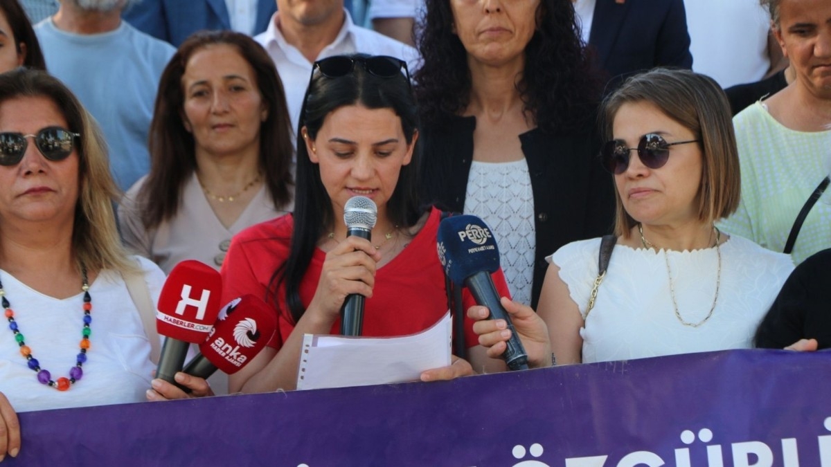 Adıyaman Kadın Platformu’ndan Kürt kadınlarına yönelik söylemler ve nafaka tartışmalarına tepki  - Videolu Haber