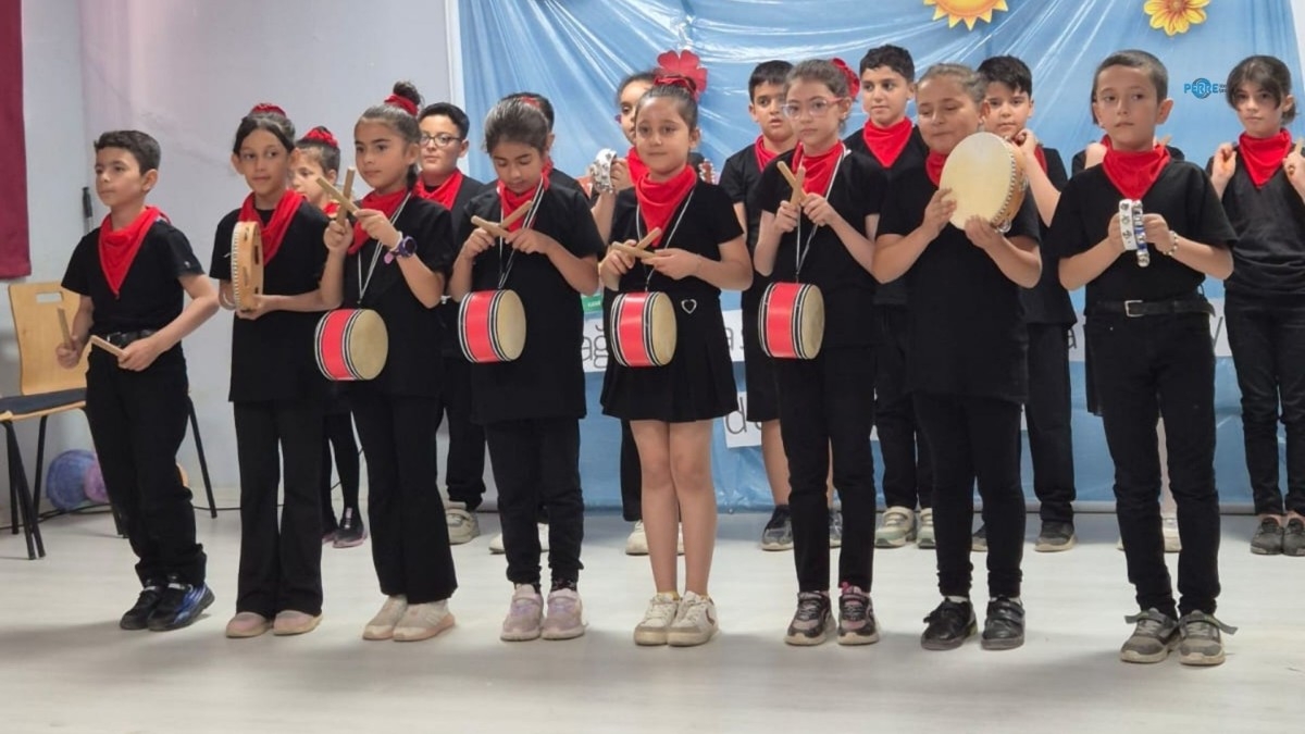 Cumhuriyet İlkokulu öğrencilerinden sanat dolu gece  - Videolu Haber