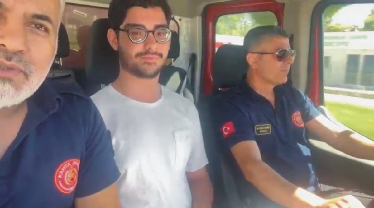 Asansörde mahsur kalan öğrenci sınava yetiştirildi  - Videolu Haber