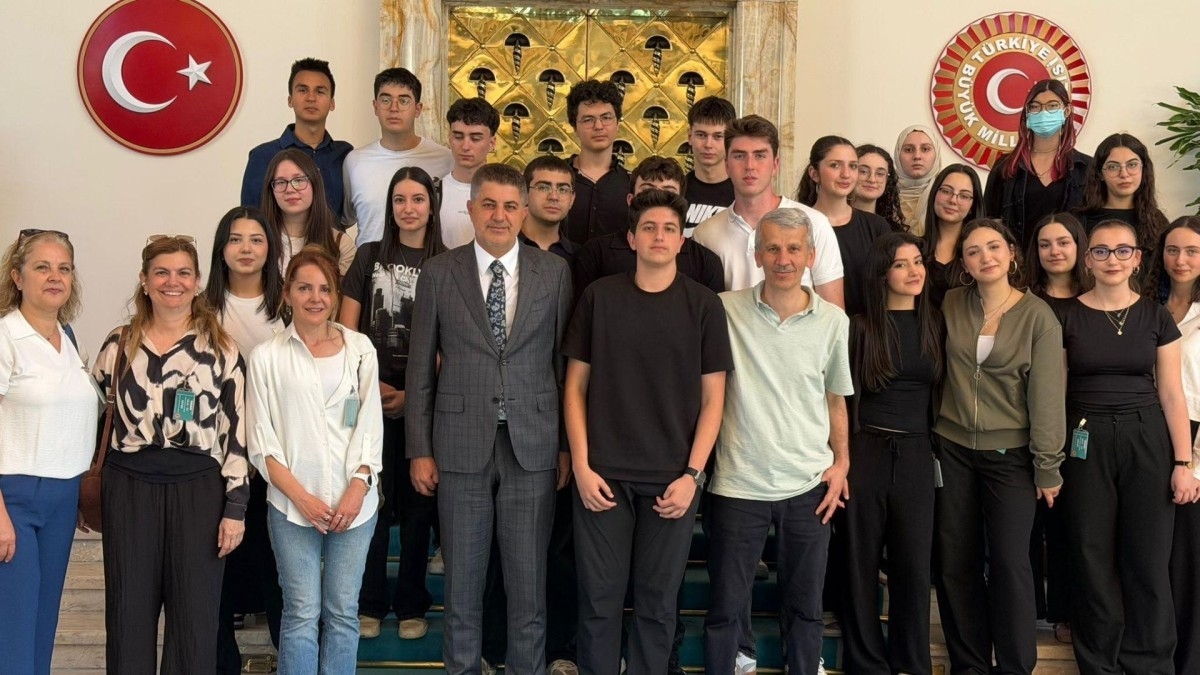 Milletvekili İshak Şan’dan ‘karne günü’ mesajı: ‘Tüm öğrencilerimizi gönülden kutluyorum’