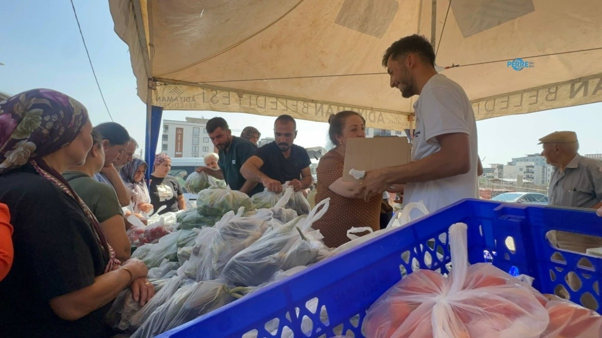 Tarladan tezgaha: Adıyaman Belediyesi’nin yaz sebzeleri 20 TL’den vatandaşla buluştu  - Videolu Haber