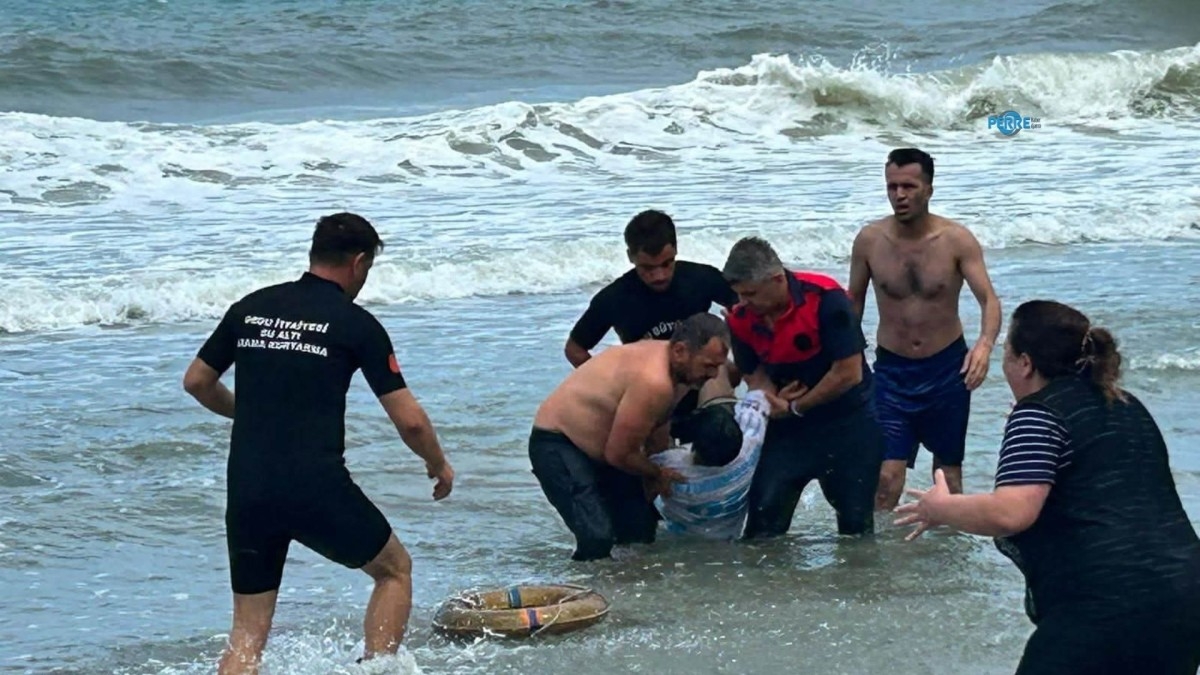 Ordu'da denize giren iki kardeş boğulma tehlikesi geçirdi