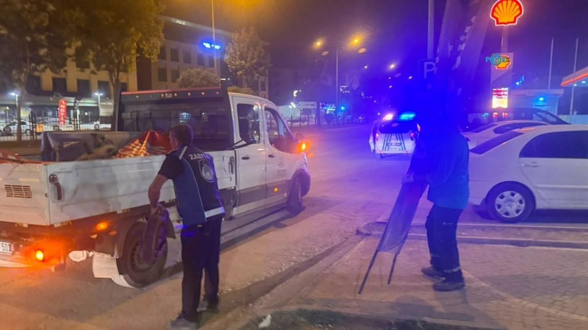Adıyaman'da kaldırım işgallerine denetim: Mevzuata aykırı tabela ve reklam panoları kaldırılıyor  - Videolu Haber