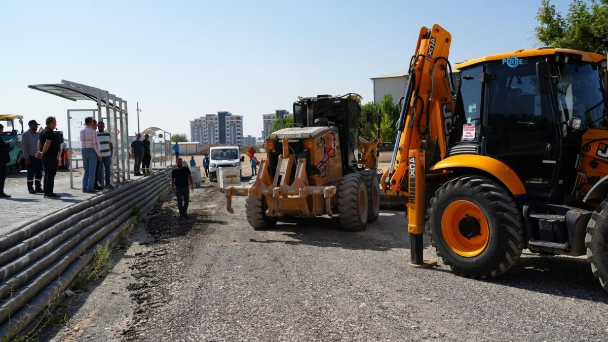 Tutdere okullar bölgesindeki asfalt çalışmalarını inceledi: Eğitim yılına kadar tamamlanacak  - Videolu Haber