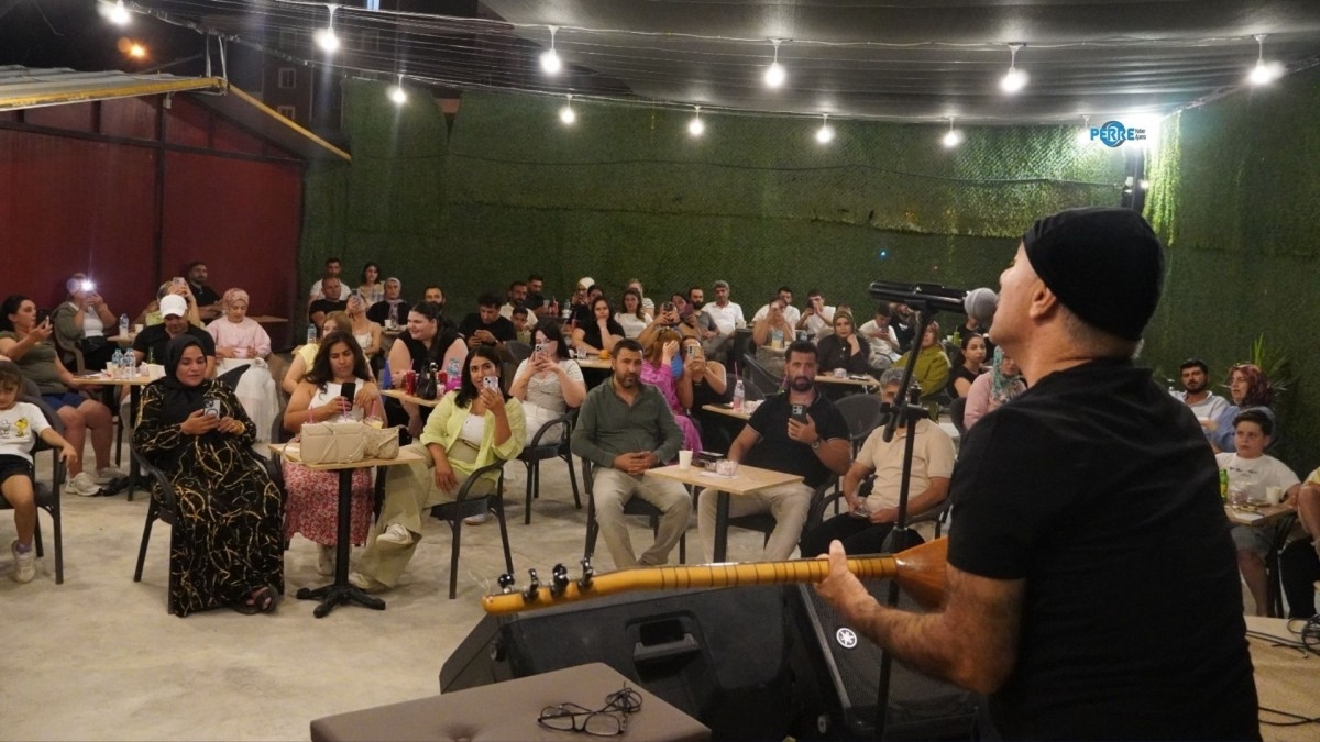 Hozan Beşir Sahne Sanat Akademisi’nde Adıyamanlı hayranlarıyla buluştu  - Videolu Haber