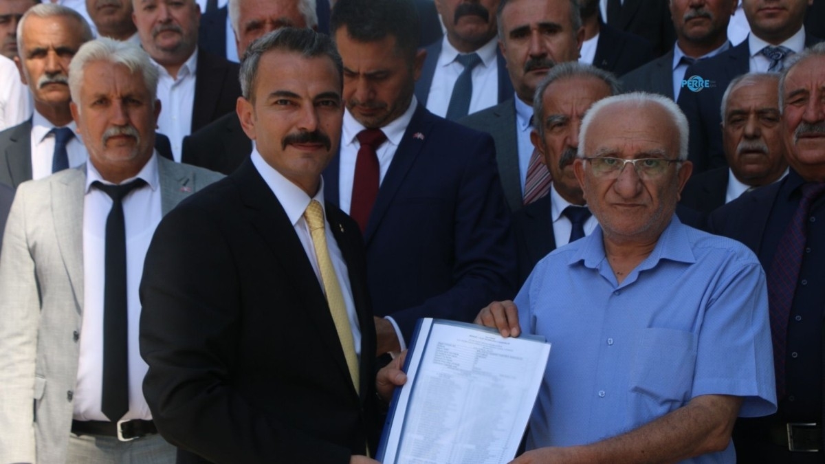MHP Adıyaman İl Başkanı Ali Önat mazbatasını aldı: ‘Yalnız değilsin Adıyaman’  - Videolu Haber