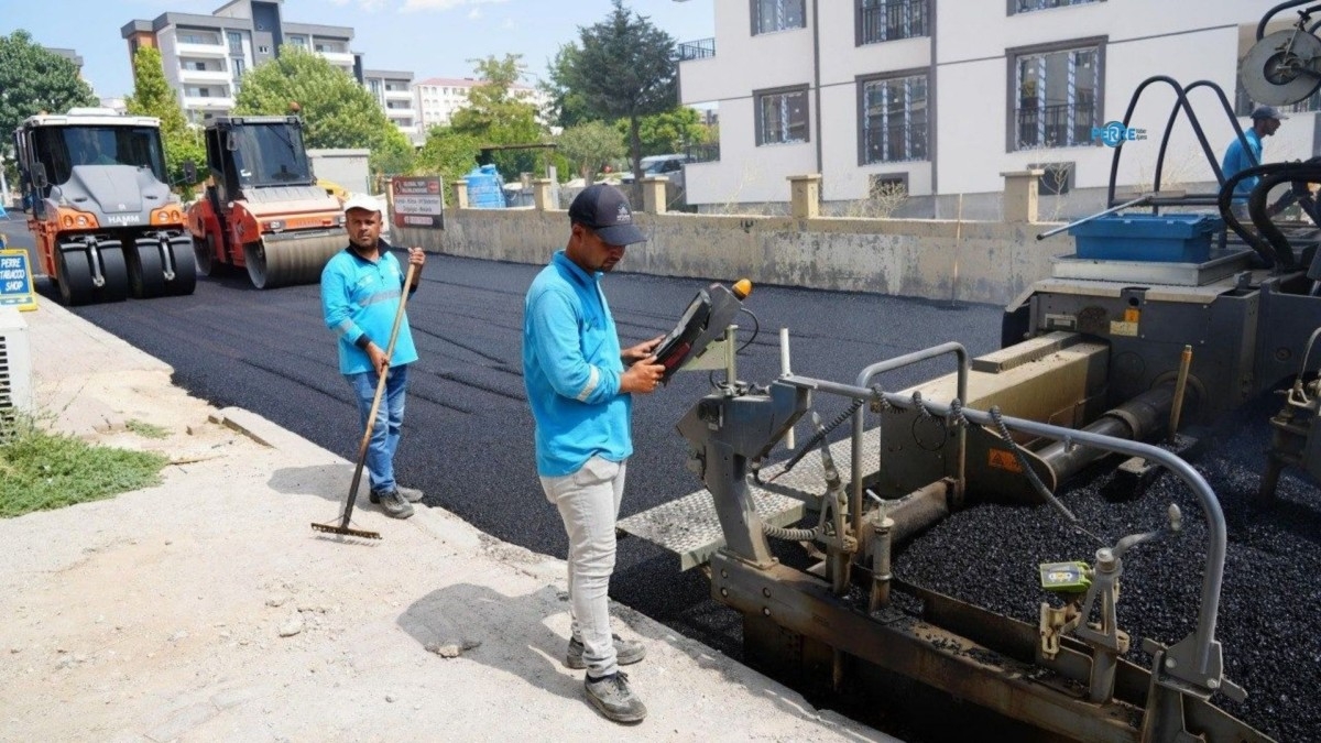Tutdere‘den akademik yıl öncesi asfalt mesaisi: ‘Adıyaman’ın yol standartlarını yükseltiyoruz’  - Videolu Haber