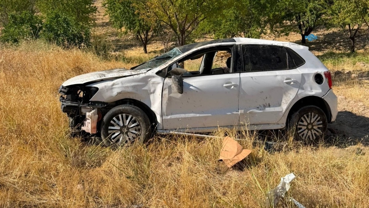 Kahta’da otomobil şarampole devrildi: 19 yaşındaki sürücü yaralandı  - Videolu Haber